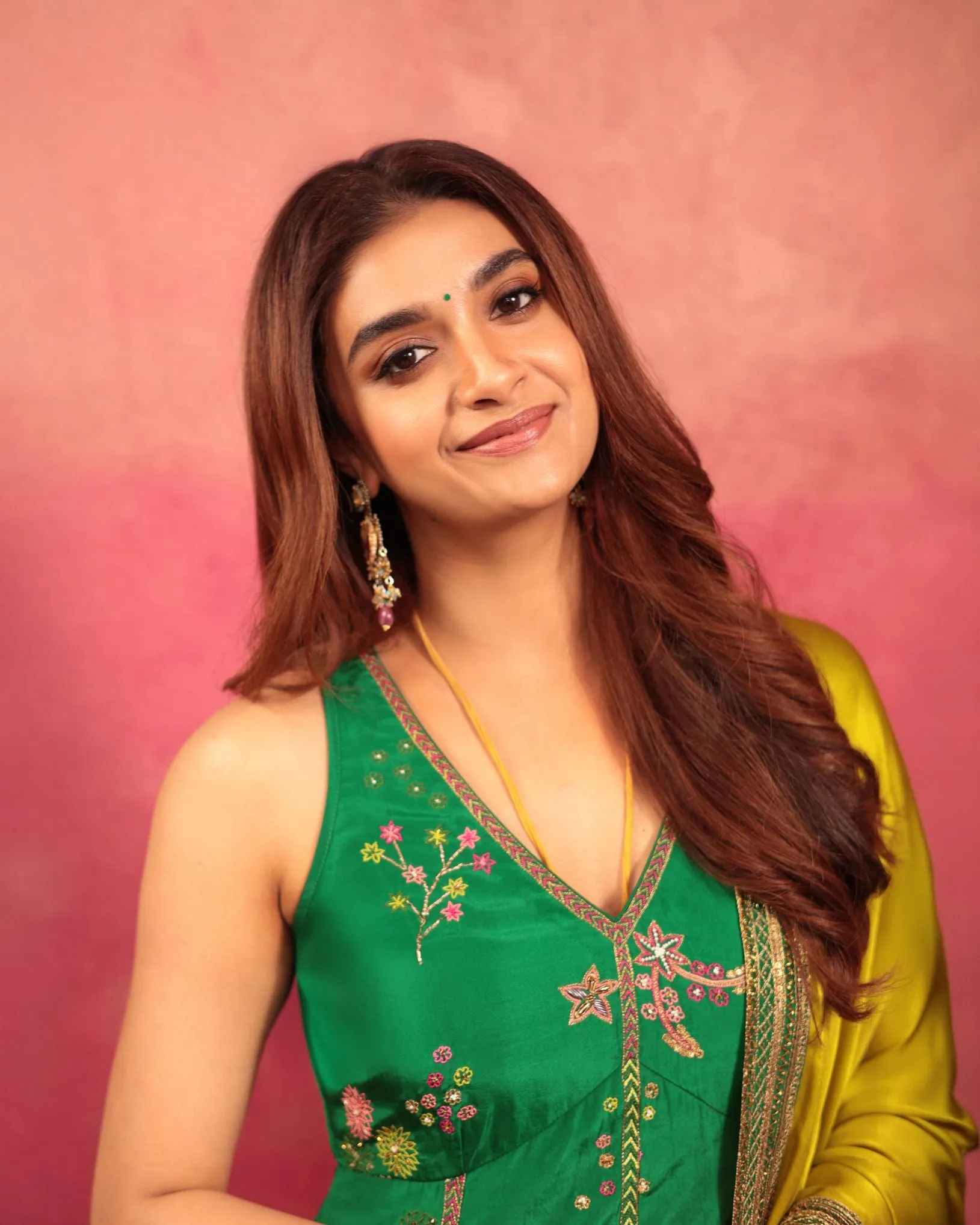 Keerthi Suresh Bottle Green Kurta Set